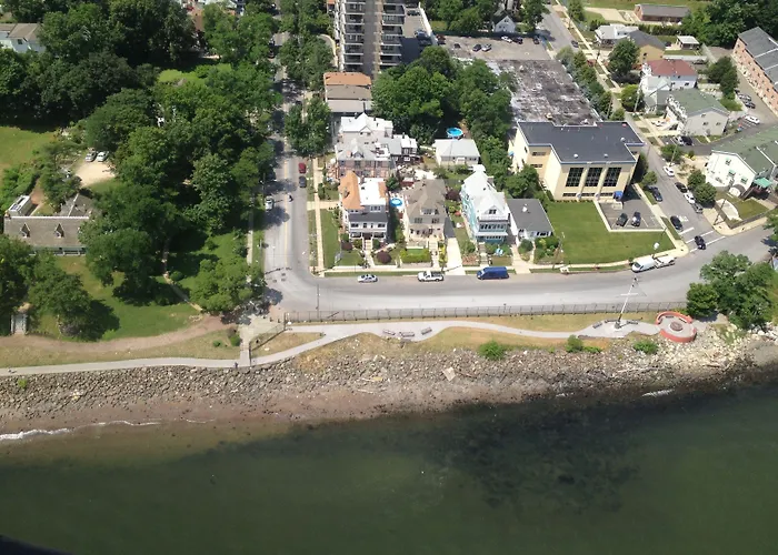 Harbor House Bed And Breakfast New York